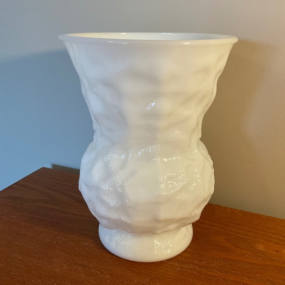 Vintage E.O. Brody Company Milk Glass - Crinkle Glass Flower Vase 8” - Picture 5 of 16